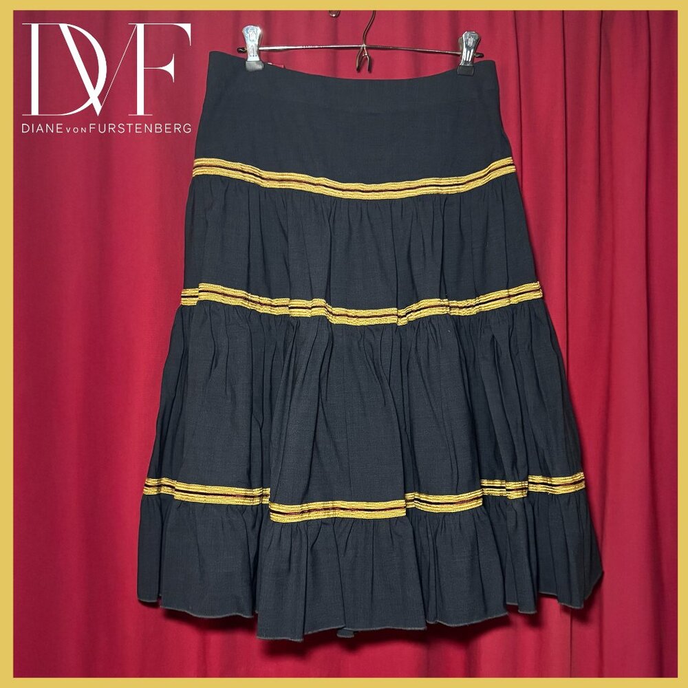 EUC Diane von Furstenburg Gray Wool Tiered Skirt w Gold Trim Sz 4 fits like 6/8